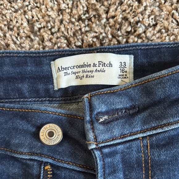 Abercrombie & Fitch Dark Blue Skinny Jeans Curvy Love 16R - Picture 2 of 4